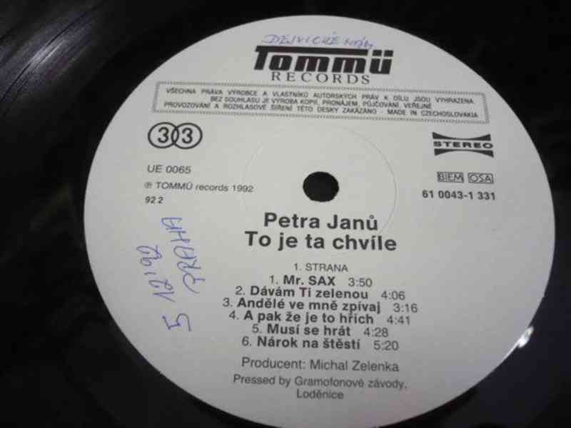 Petra Janů – To je ta chvíle (LP) + podpis - foto 3