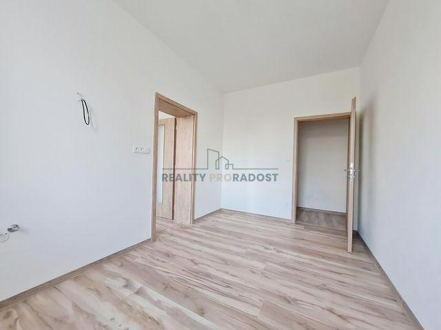 Pronájem bytu 2+1 po kompletní rekonstrukci o CP 42 m2, Hanzlova, Holice - foto 3