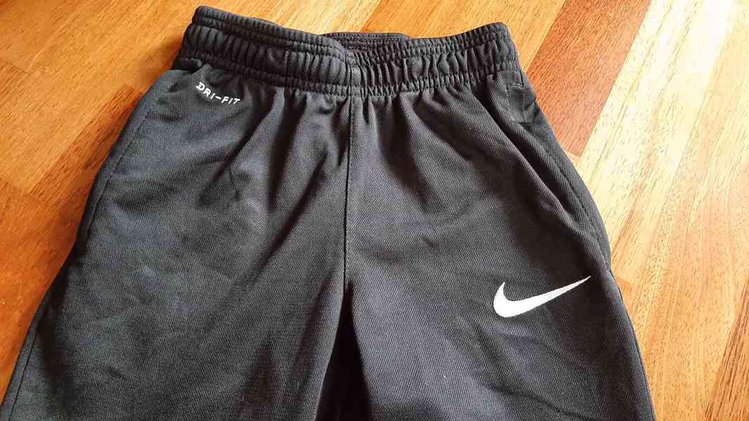Sportovní kalhoty vel.122/128 zn. Nike - foto 3