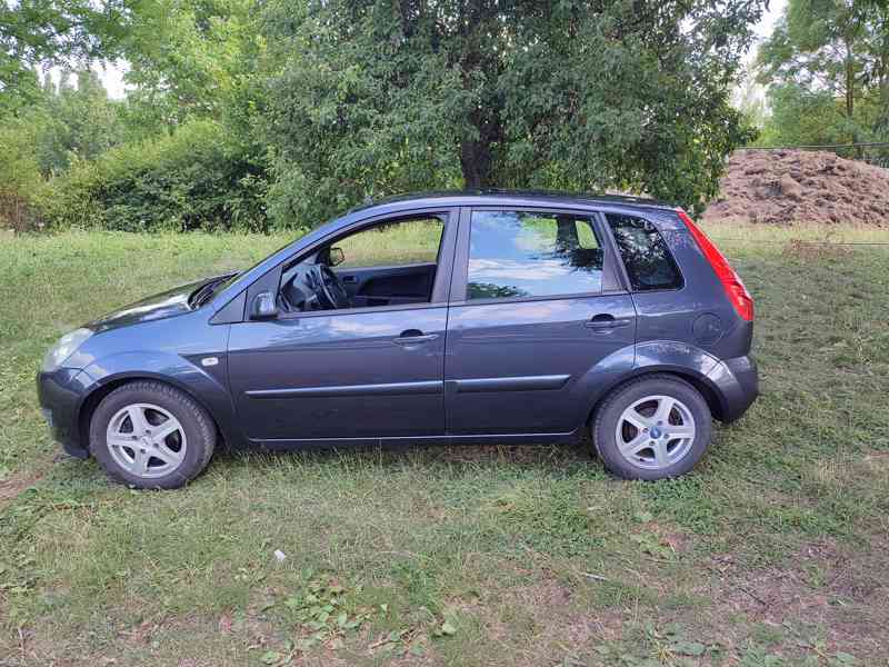 Fiesta 🟧 pěkný stav, klima funkční  - foto 4