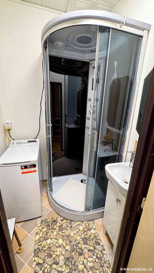 Pronájem bytu 2+1 s lodžií (56 m²), ul. Tuchorazská, Praha 1 - foto 9