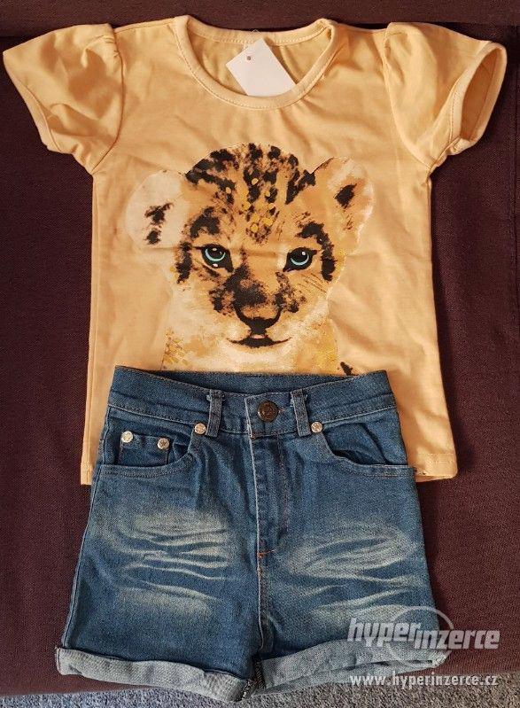 Pískové tričko a riflové kraťasy s gepardem - foto 1