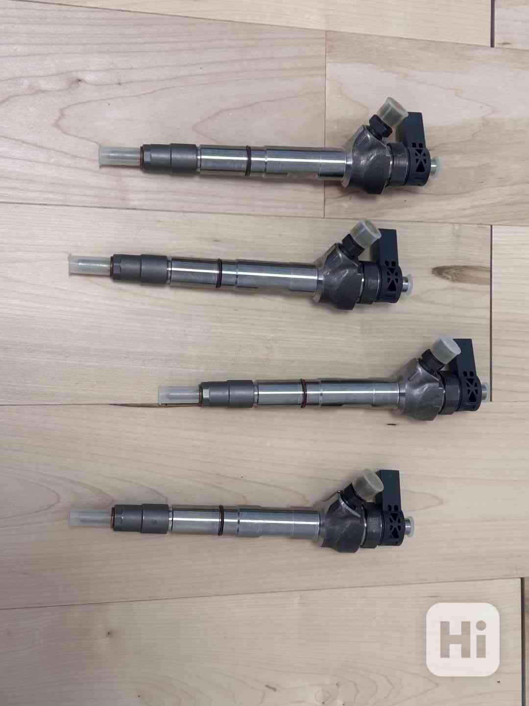 Vstřikovač Bosch 0445110468 / 0445110469 / 04L130277AC - foto 1