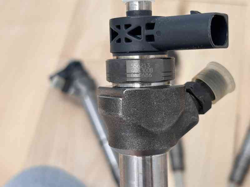 Vstřikovač Bosch 0445110468 / 0445110469 / 04L130277AC - foto 5