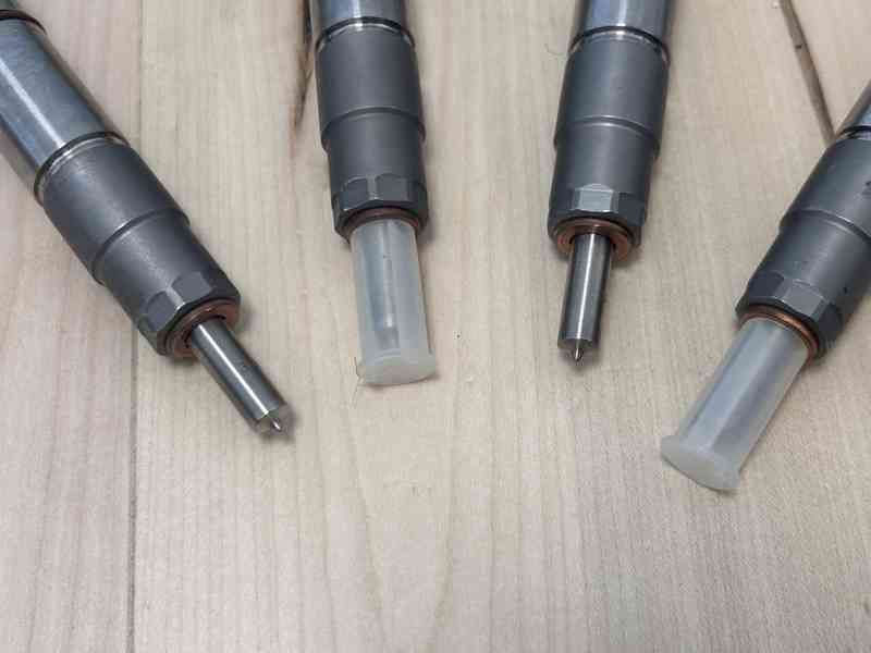 Vstřikovač Bosch 0445110468 / 0445110469 / 04L130277AC - foto 2