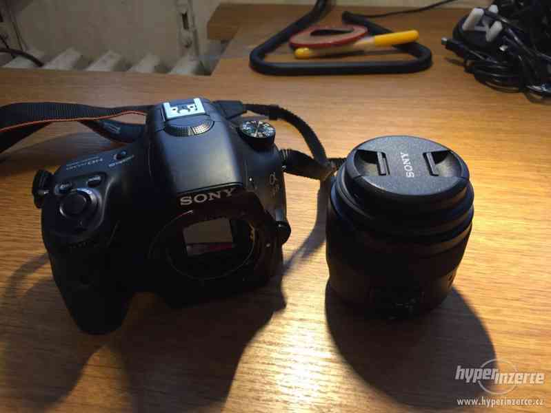 Sony A58 tělo + objektiv 18-55m + SD karta 32gb + brašna - foto 2