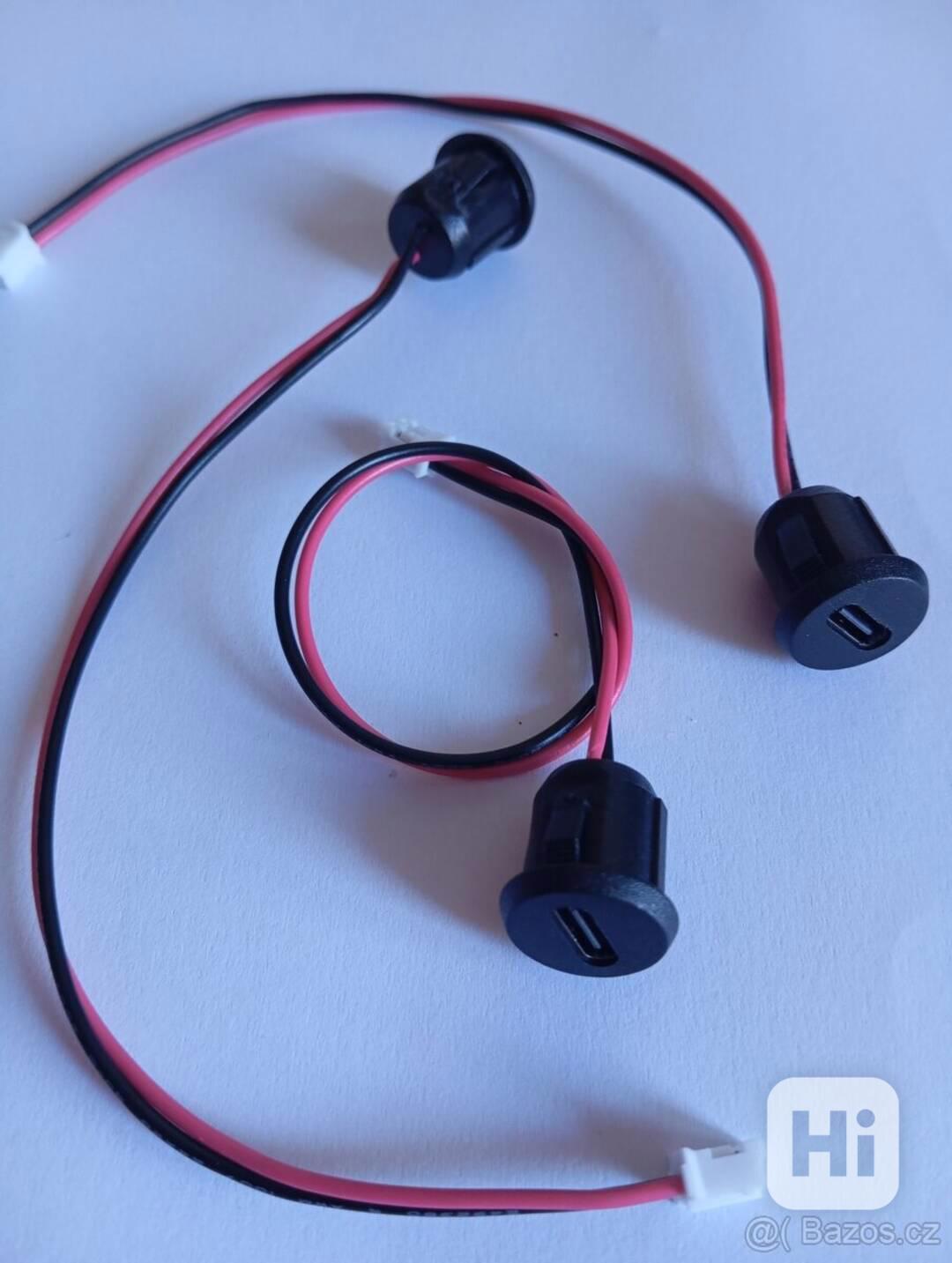 USB C nabíjecí zásuvka  - foto 1