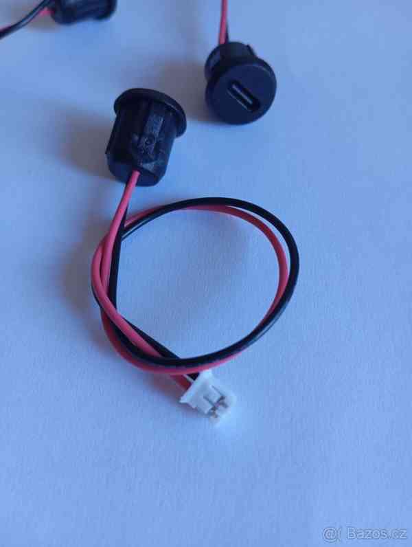 USB C nabíjecí zásuvka  - foto 2