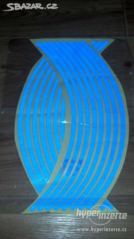 Reflexní samolepící pásky na kola - modré - foto 4