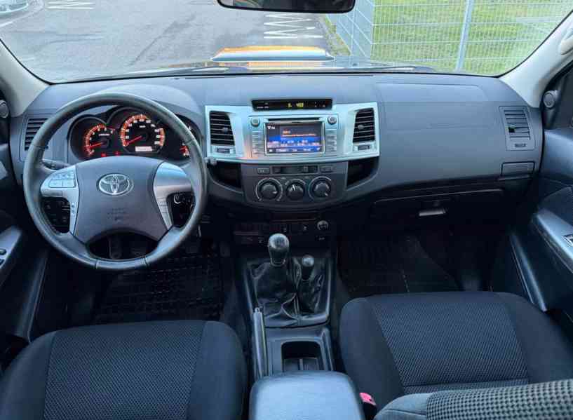 Toyota Hilux 2,5 D-4D DCab Life 106kw - foto 11