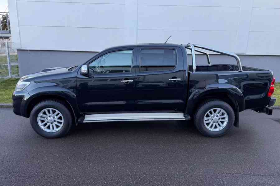 Toyota Hilux 2,5 D-4D DCab Life 106kw - foto 3