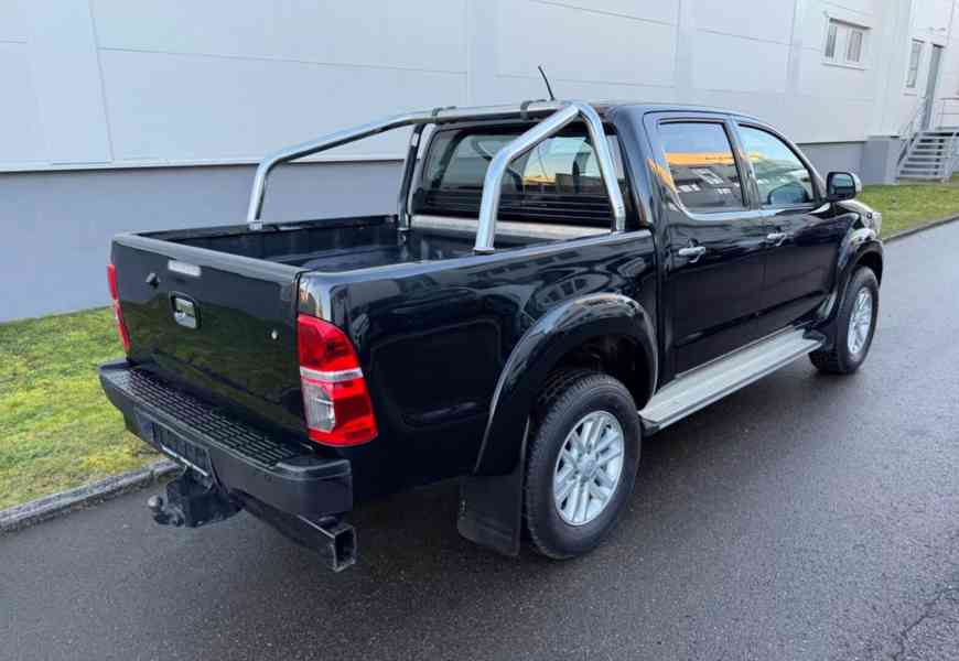 Toyota Hilux 2,5 D-4D DCab Life 106kw - foto 8