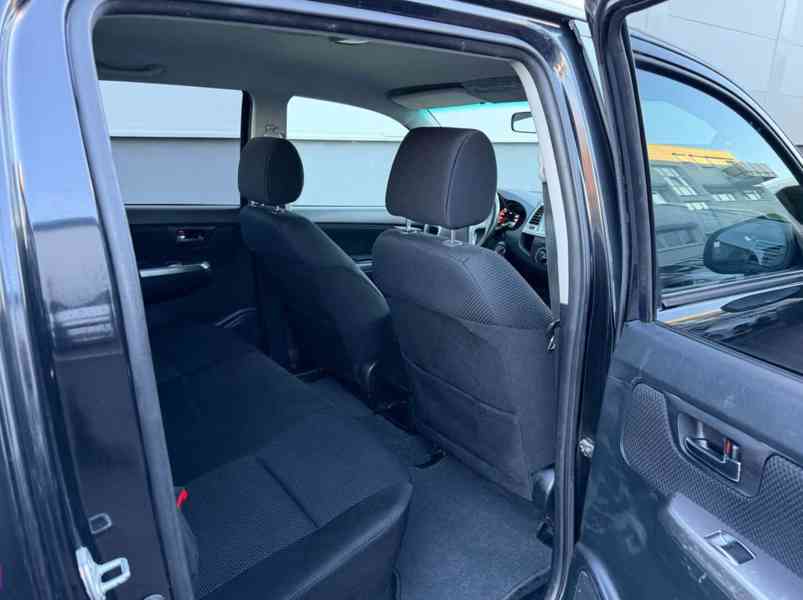 Toyota Hilux 2,5 D-4D DCab Life 106kw - foto 14