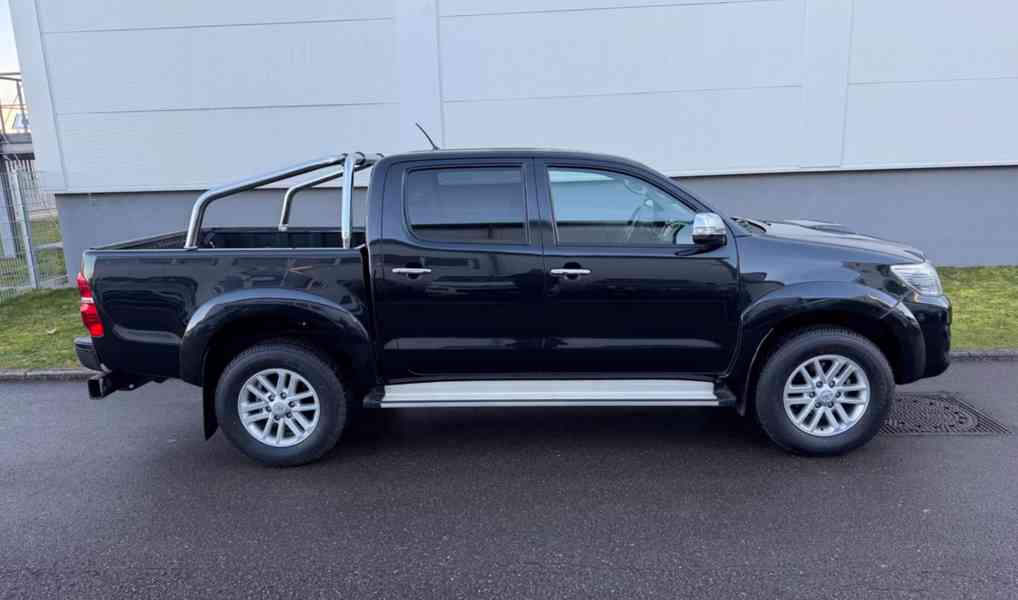 Toyota Hilux 2,5 D-4D DCab Life 106kw - foto 7