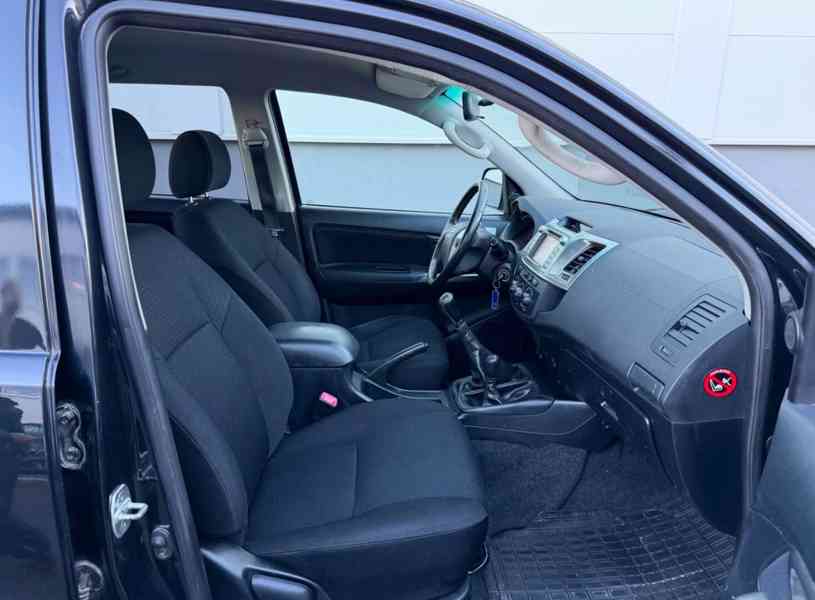 Toyota Hilux 2,5 D-4D DCab Life 106kw - foto 13