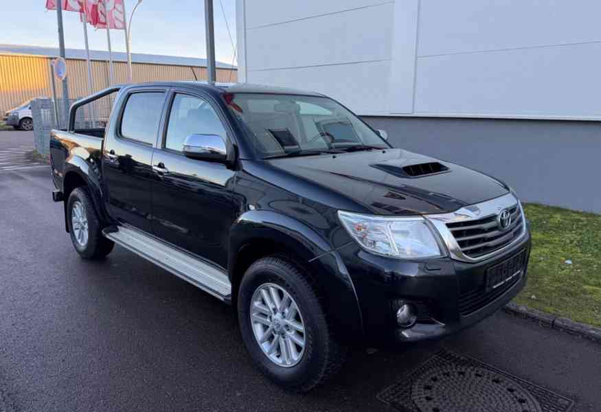 Toyota Hilux 2,5 D-4D DCab Life 106kw - foto 1