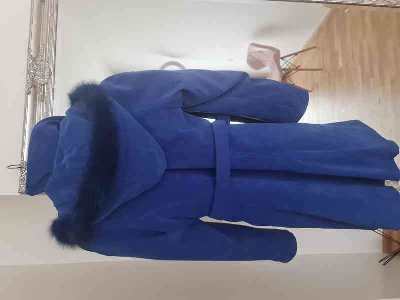 Modrý kabát - foto 3