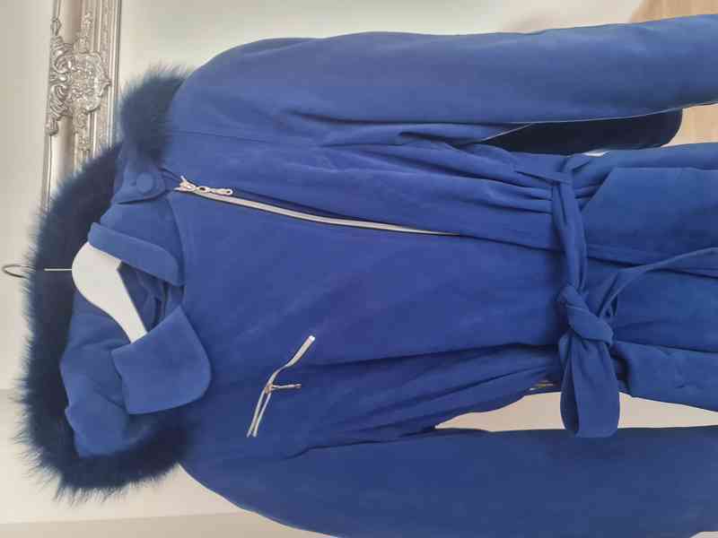 Modrý kabát - foto 2