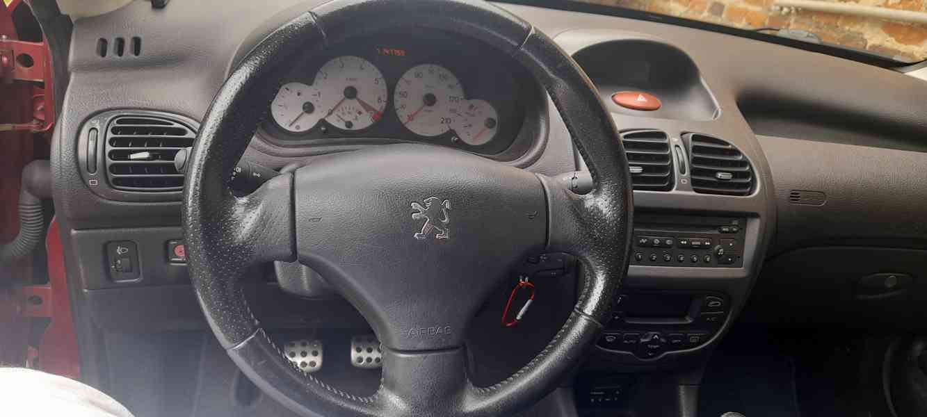 Peugeot 206 CC 2,0I 100kW r.v. 2003  - foto 6