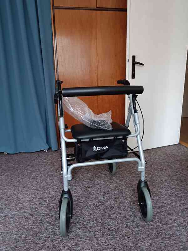 Čtyřkolové chodítko DMA