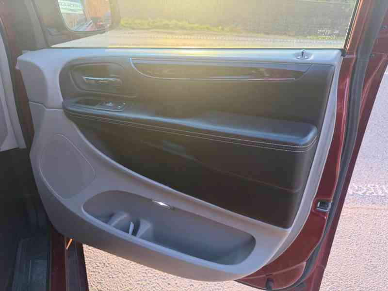 Chrysler Town Country 3,6 Pentastar DVD LPG 2012 - foto 11