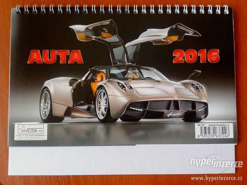 Stolní velký kalendář: Auta 2016 - foto 1