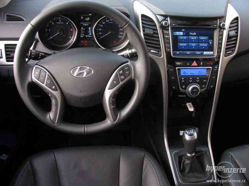 Hyundai i30 1.6GDi benzín 99KW(135k) hatchback max. výbava - foto 6