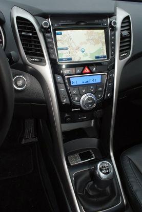 Hyundai i30 1.6GDi benzín 99KW(135k) hatchback max. výbava - foto 7
