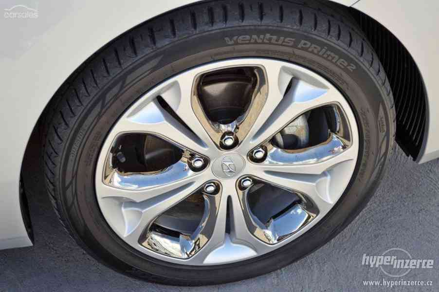 Hyundai i30 1.6GDi benzín 99KW(135k) hatchback max. výbava - foto 12