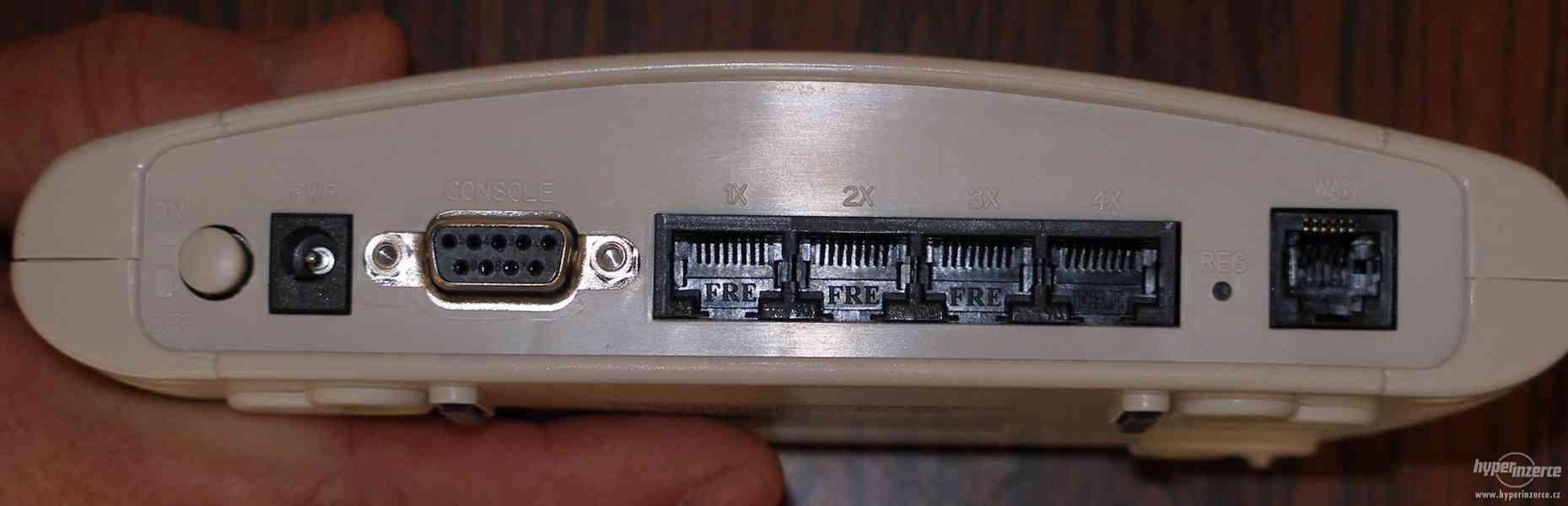 Prodám zachovalý a funkční modem/router ADSL XAVi X81122r - foto 1