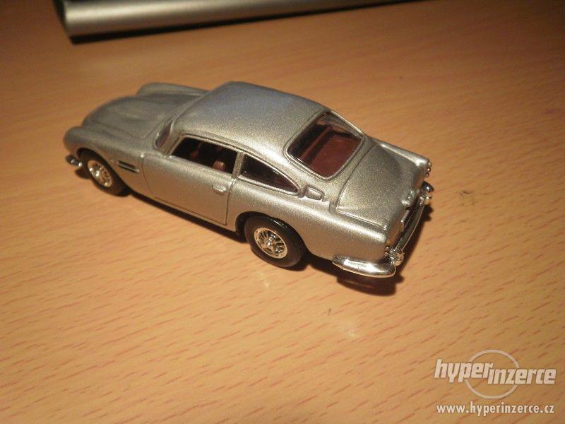 Aston Martin r.v. 1950 kovový model - foto 2