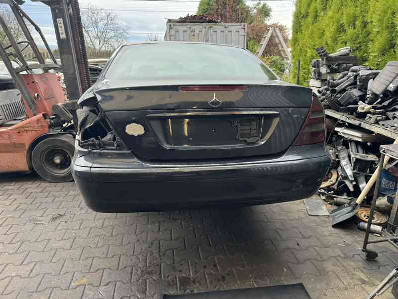 Mercedes E w211 2.2cdi - foto 2