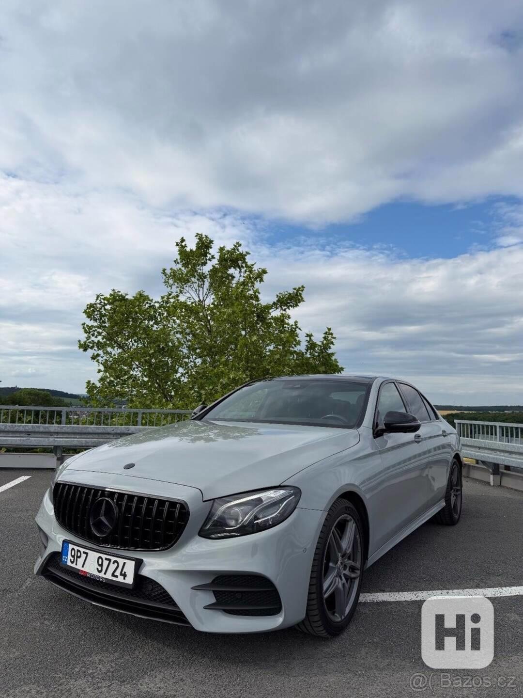 Mercedes-Benz Třídy E 2,2   220d 4MATIC AMG, r.v. 2019 - foto 1