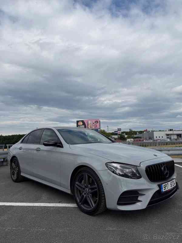 Mercedes-Benz Třídy E 2,2   220d 4MATIC AMG, r.v. 2019 - foto 2