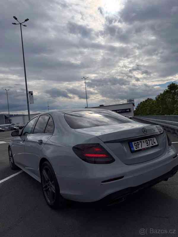 Mercedes-Benz Třídy E 2,2   220d 4MATIC AMG, r.v. 2019 - foto 5