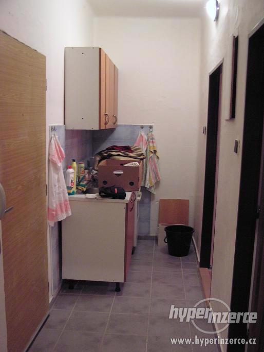 Pronajmu neprůchozí 2+1 45m2 ul. Ke Krči P4 za 1O9OO ,- - foto 4
