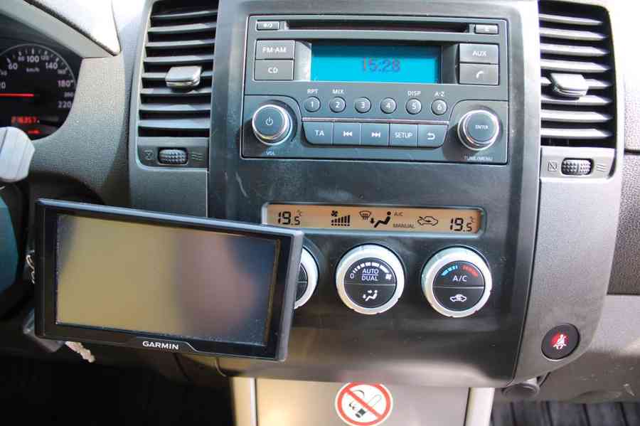 Nissan Pathfinder 2.5 dCi SE 140kw - foto 7