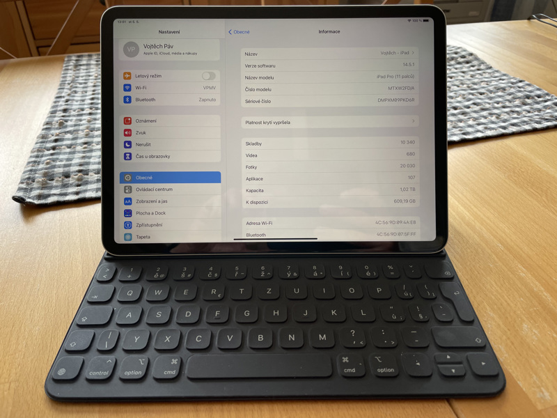 iPad Pro 11 (2018), 1TB, Wi-Fi + klávesnice