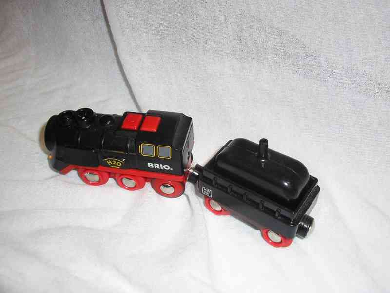 Mašinka Brio s tendrem - foto 2