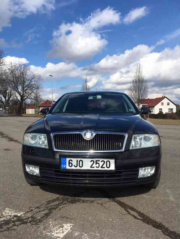 ŠKODA OCTAVIA COMBI 1,6 MPI benzín - foto 3