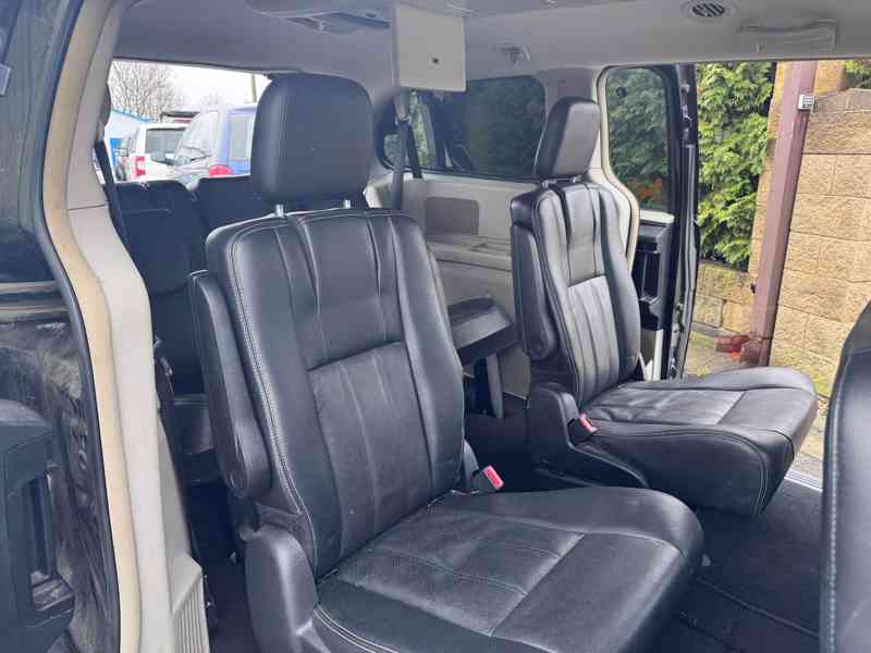 Chrysler Town Country 3,6 RT Penta DVD 2014 - foto 11