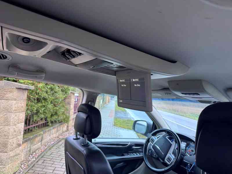 Chrysler Town Country 3,6 RT Penta DVD 2014 - foto 12