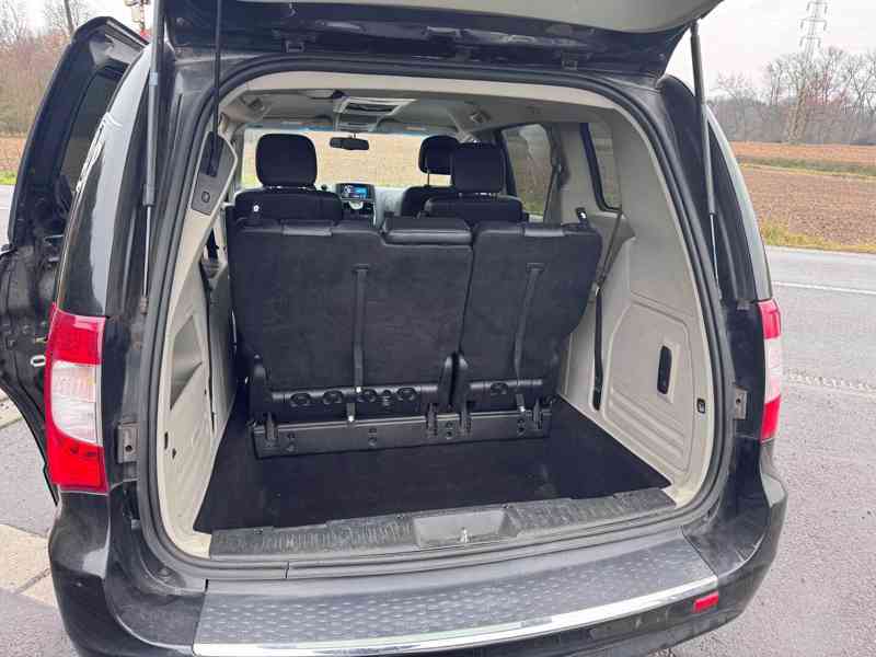 Chrysler Town Country 3,6 RT Penta DVD 2014 - foto 9