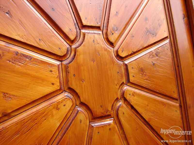 Nové dřevěné vchodové dveře - foto 1