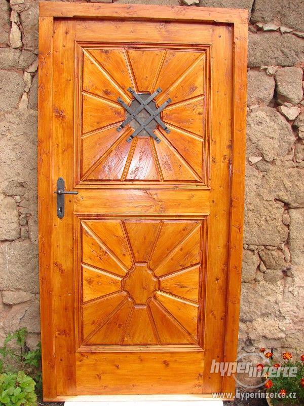 Nové dřevěné vchodové dveře - foto 2