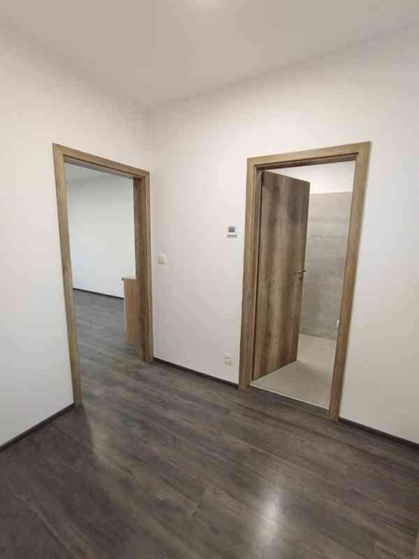 Pronájem bytu 1+kk, 27 m² - foto 4