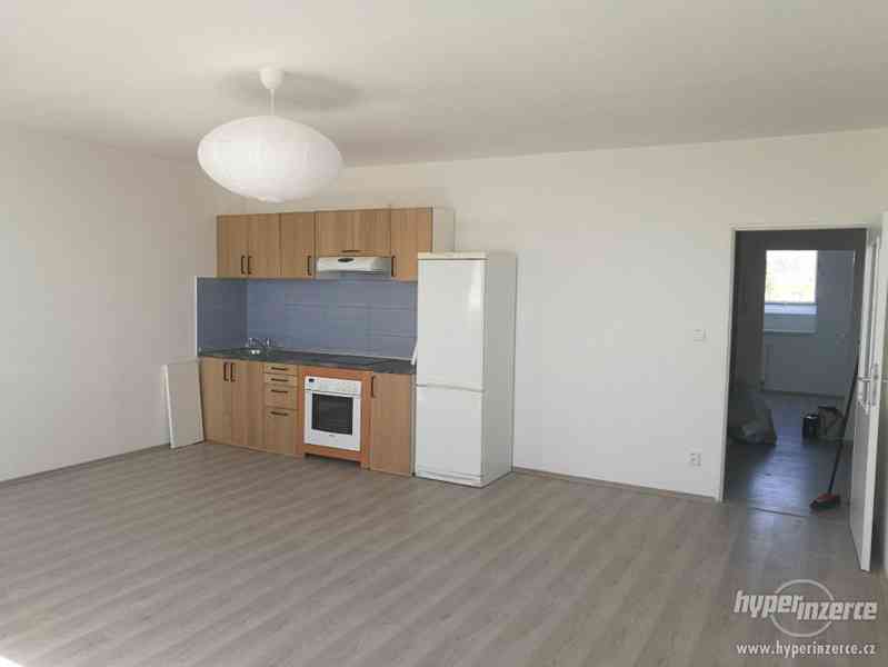 Pronájem bytu 2+kk/61m2 - foto 2