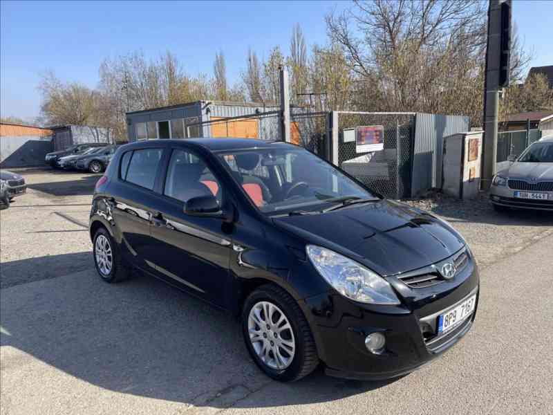 Hyundai i20 1,4 i KLIMA,VÝHŘEV SED. - foto 2