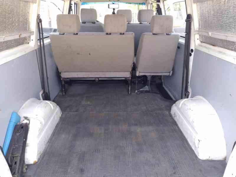 VOLKSWAGEN TRANSPORTÉR 2.5 TDI 6 MÍST 75kW - foto 14