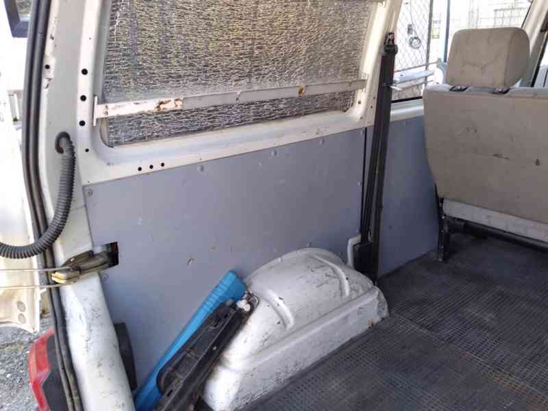 VOLKSWAGEN TRANSPORTÉR 2.5 TDI 6 MÍST 75kW - foto 15